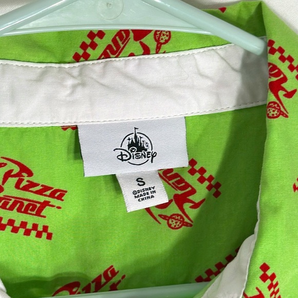 Disney “Pizza Planet” Green button-up Short Sleeve Shirt | Size: S - Picture 2 of 9